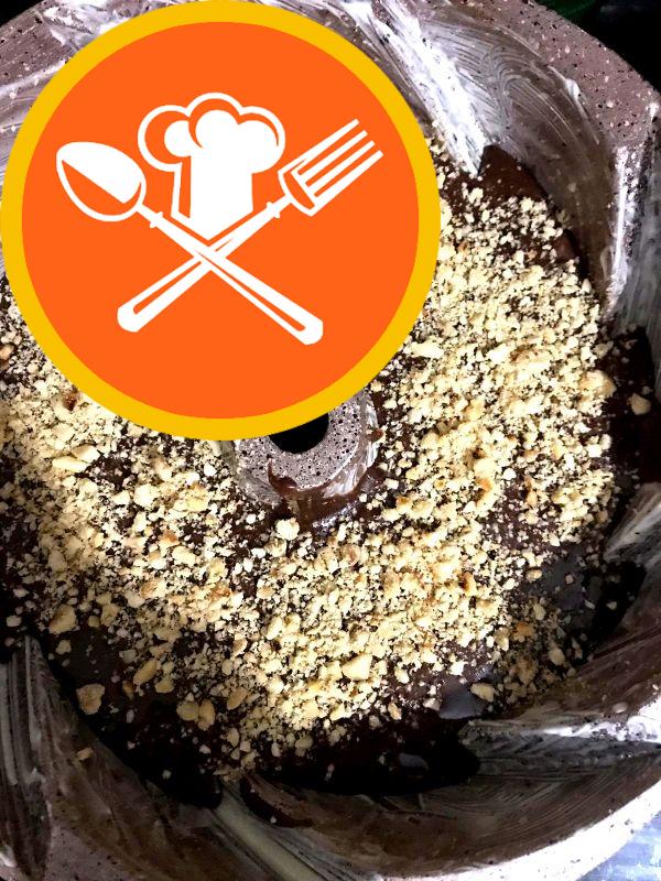 Συνταγή για κέικ σοκολάτας με φουντούκι με κακάο